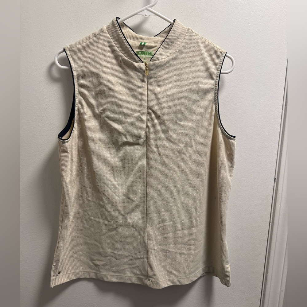 Woman’s Tail Tech Sleeveless Golf Top